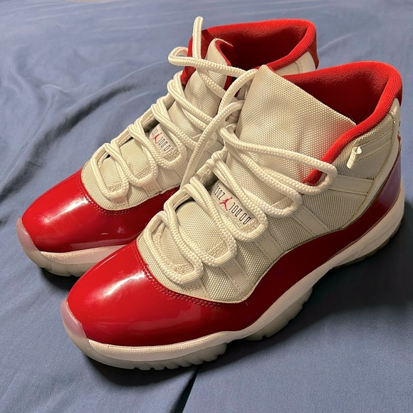 Jordan 11 cherry size 10.5